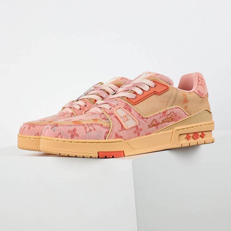 LV Trainer shoes 043